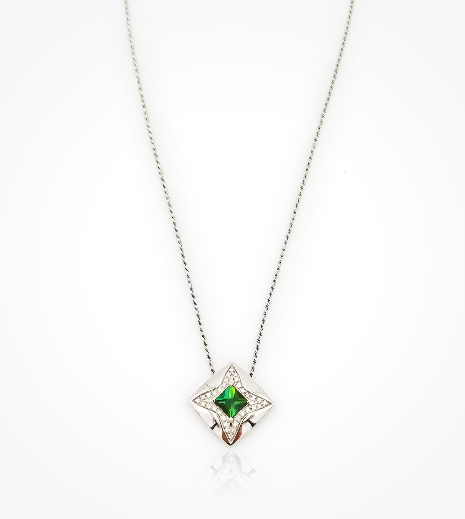 ND-003658  18KW mirror cut green tourmaline =1.36cts and 32diamonds=0.16cts necklace