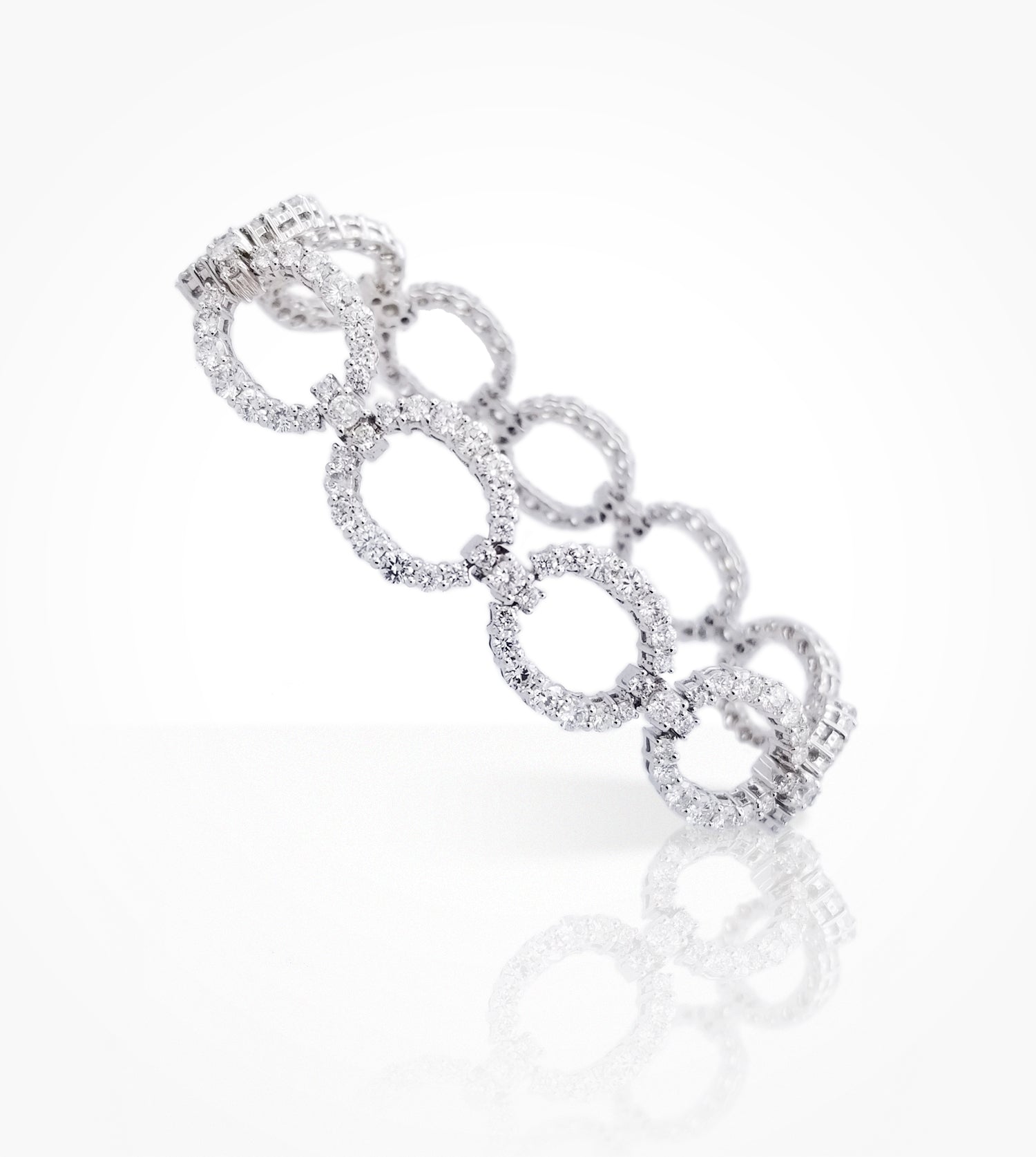 BZ-004597-18KW-oval-diamond-link-bracelet,-107diamonds=8.00cts-g-si.-Price-upon-request