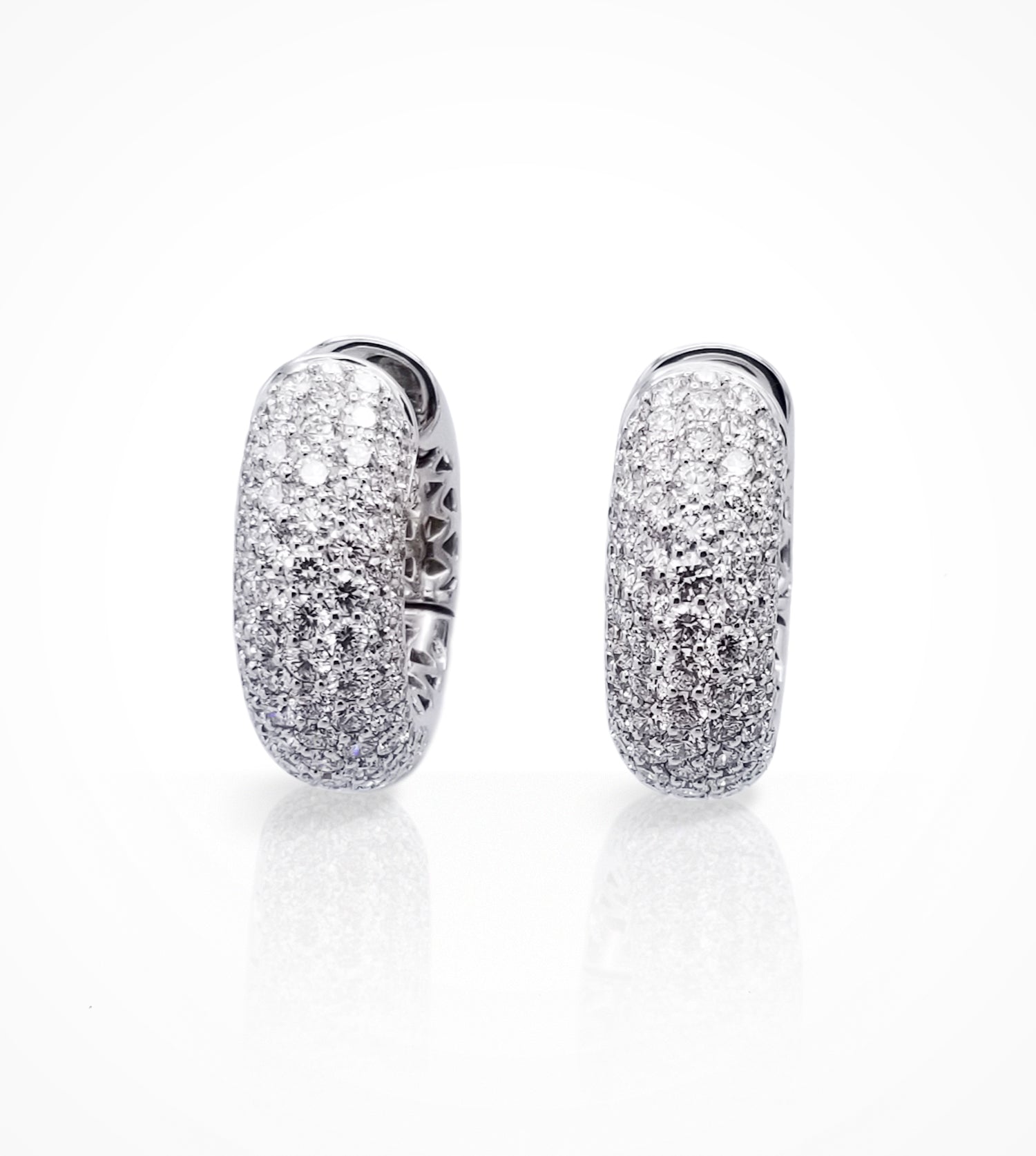 ER00564-18K white gold domed pave diamond hoops. 106 diamonds=3.67cts g-si